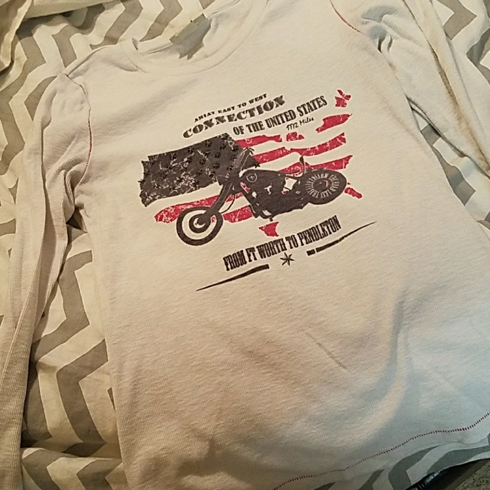 Ariat shirt size medium